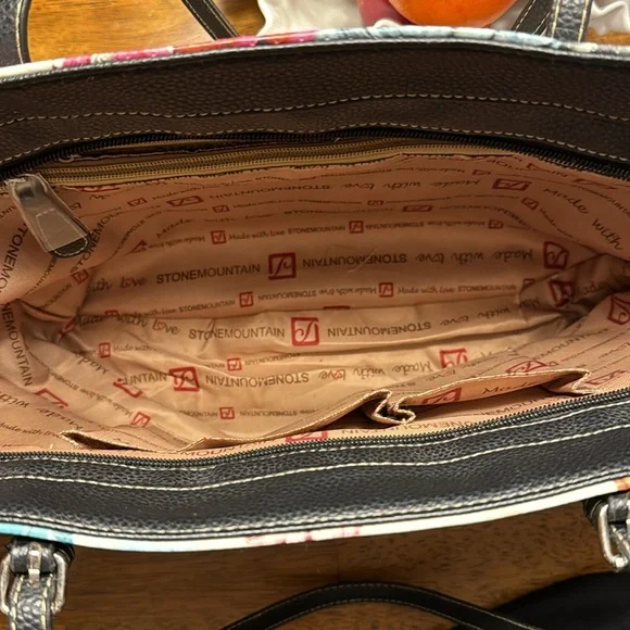 NWOT  leather tote/shoulder bag. - Picture 9 of 11